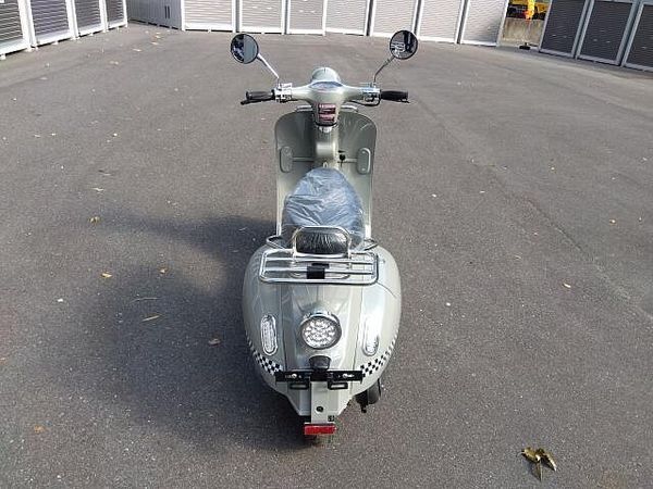 その他 Modena 125 英国の古き良き時代を現代に反映させた老舗バイクメーカーAJS、モデナ125。 8