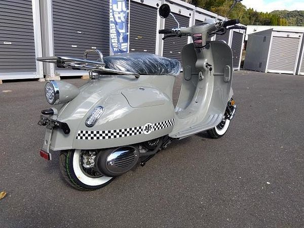 その他 Modena 125 英国の古き良き時代を現代に反映させた老舗バイクメーカーAJS、モデナ125。 9