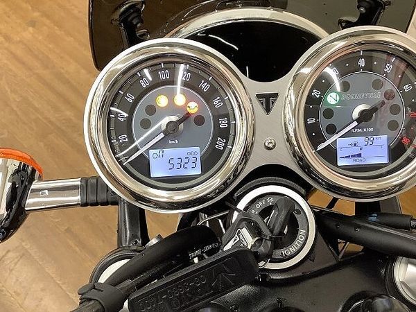 トライアンフ BONNEVILLE T120 Bonneville T120 2022年モデル グラブバー サイドバック 装備 7