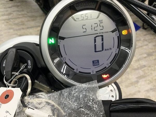 ドゥカティ Scrambler Full Throttle スクランブラーフルスロットル 空冷Lツインエンジン 8