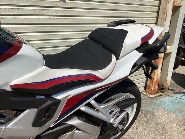 ホンダ VFR800F 6