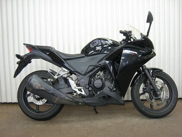 ホンダ CBR250R (2011-) 原付から大型車まで新車・中古車を多数取り揃えています!ウェビックを見たと言って下さい! 1