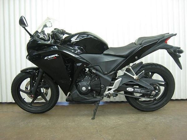 ホンダ CBR250R (2011-) 原付から大型車まで新車・中古車を多数取り揃えています!ウェビックを見たと言って下さい! 2