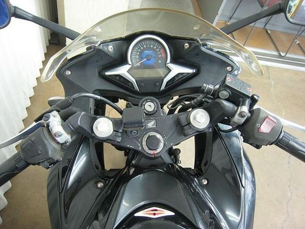 ホンダ CBR250R (2011-) 原付から大型車まで新車・中古車を多数取り揃えています!ウェビックを見たと言って下さい! 8