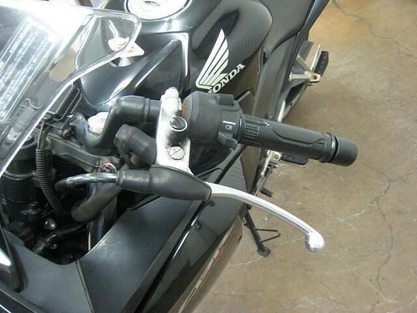 ホンダ CBR250R (2011-) 原付から大型車まで新車・中古車を多数取り揃えています!ウェビックを見たと言って下さい! 10
