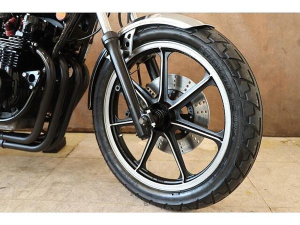 カワサキ Z400FX/Z400J 時代は2気筒から4気筒の400へ!大柄な車体とエッジの効いたカワサキの角型ゼット! 5