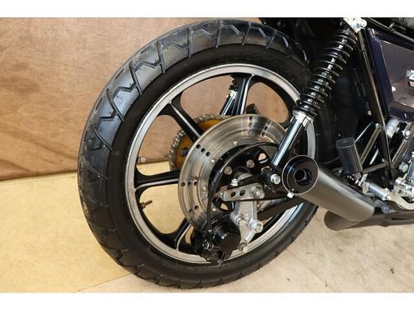 カワサキ Z400FX/Z400J 時代は2気筒から4気筒の400へ!大柄な車体とエッジの効いたカワサキの角型ゼット! 7