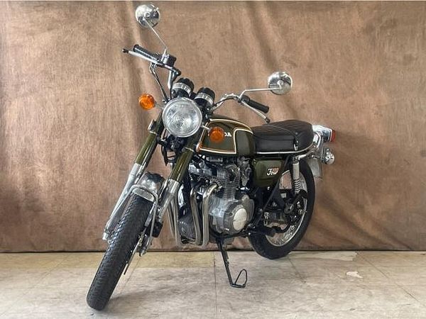 ホンダ CB350 CBナナハンから3年、独自のOHC空冷4気筒を中型ミドルクラスで登場させた世界初の4気筒! 10