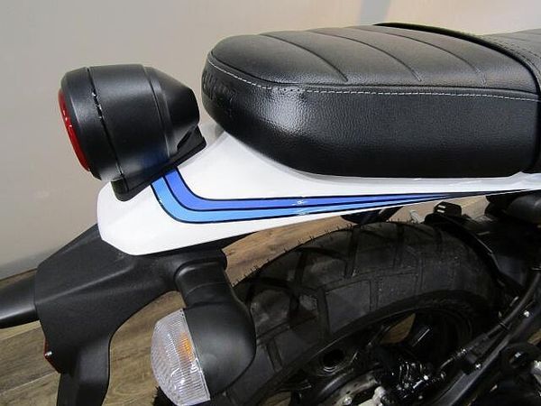 ヤマハ XSR155 オリジナルペイントモデル 8