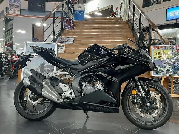 ホンダ CBR250RR (MC51) CBR250RR 1
