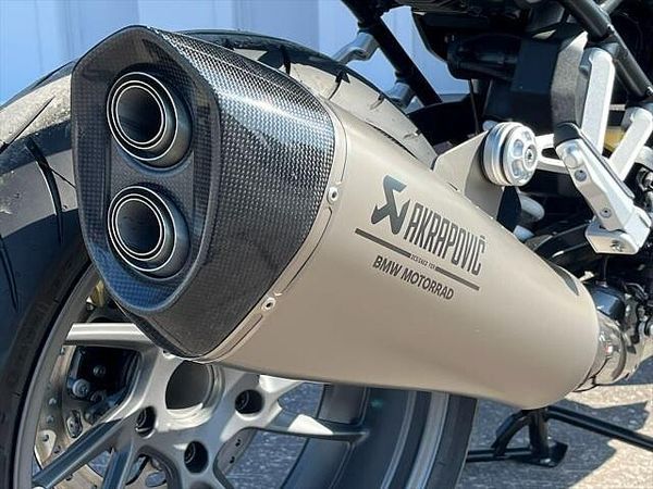 BMW R1250R ご自宅迄の配送料全国どこでも¥22,000円(税込)で、お届け可能です。※離島は除く 5