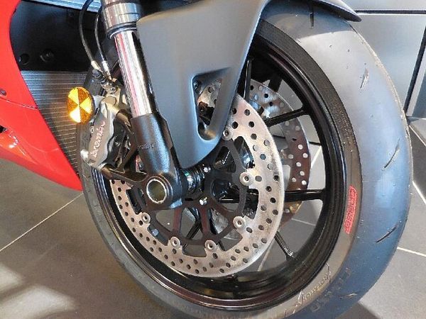 ドゥカティ PANIGALE V2 【新車在庫あり】即納可能です! メーカー完売車! 4