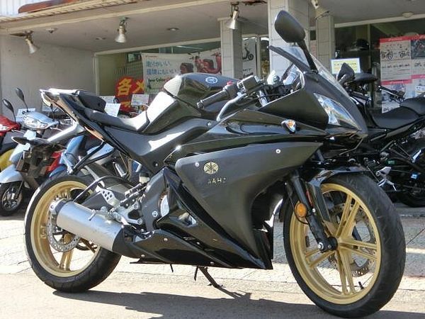 ヤマハ YZF-R125 フランスYAMAHA製 最新FI仕様の水冷単気筒エンジン!!便利なヘルメットホルダー付きです★ 1