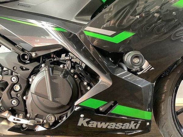 カワサキ ニンジャ 400 NINJA400 シートカスタム スライダー付き マウントバー付き 9