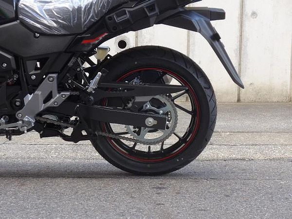 スズキ Vストローム250 スズキ・アドベンチャースポーツの末っ子。新色シルバー爽やか! 10