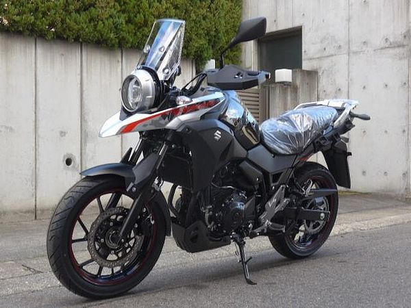 スズキ Vストローム250 スズキ・アドベンチャースポーツの末っ子。新色シルバー爽やか! 3