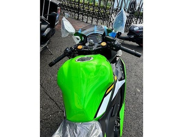カワサキ ZX-4RR 店頭現車無し、要取り寄せ車両。即納できますよ!! 7