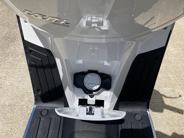 キムコ AROMA 150 キムコ正規代理店/新型150cc前後ABS付/レトロなデザインで足つきも良いジャパンモデル 8