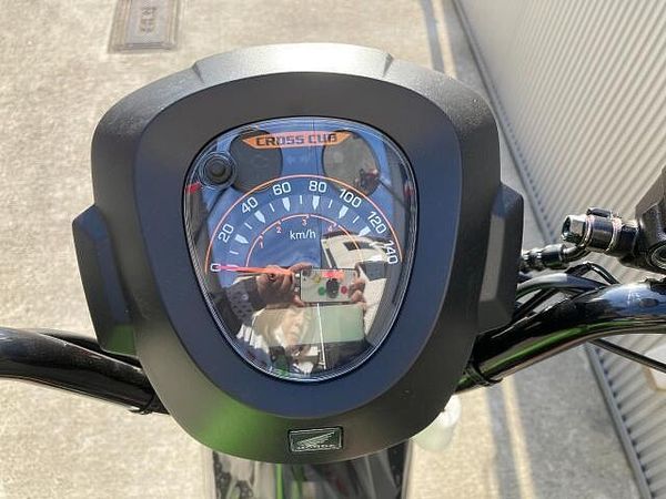 ホンダ クロスカブ110 ホンダ正規店☆彡通勤やレジャーにも使える便利なサイズ感!低燃費で丸型ヘッドライトがレトロ! 4