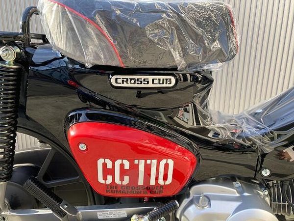 ホンダ クロスカブ110 ホンダ正規店☆彡通勤やレジャーにも使える便利なサイズ感!低燃費で丸型ヘッドライトがレトロ! 6